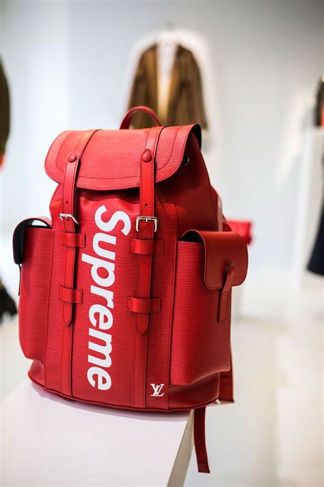 louis vuitton supreme collection|Louis Vuitton x supreme cartera.